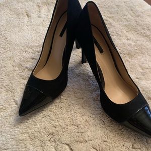 NWOT women’s size 40 (US 9) Zara black faux suede and patent leather pumps